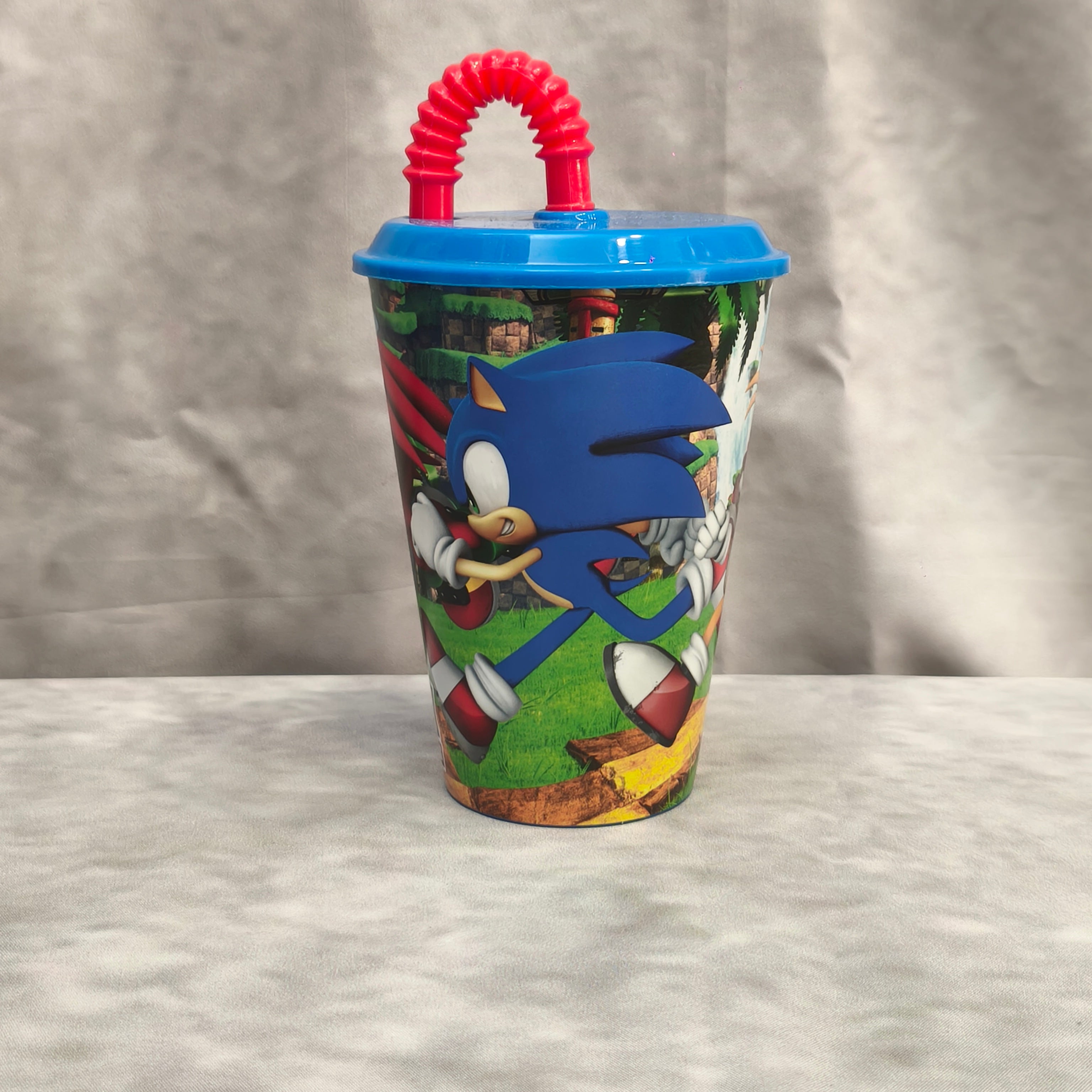 Bicchiere di plastica con cannuccia di sonik