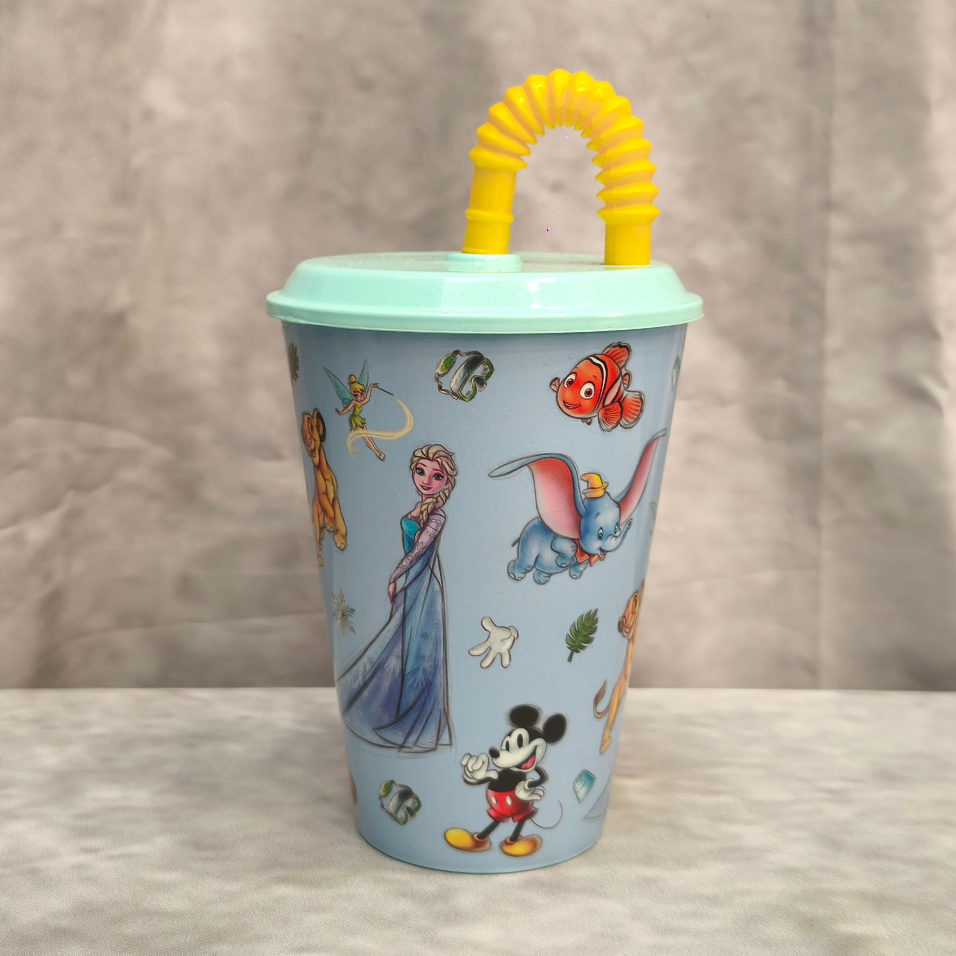 Bicchiere in plastica con cannuccia della disney